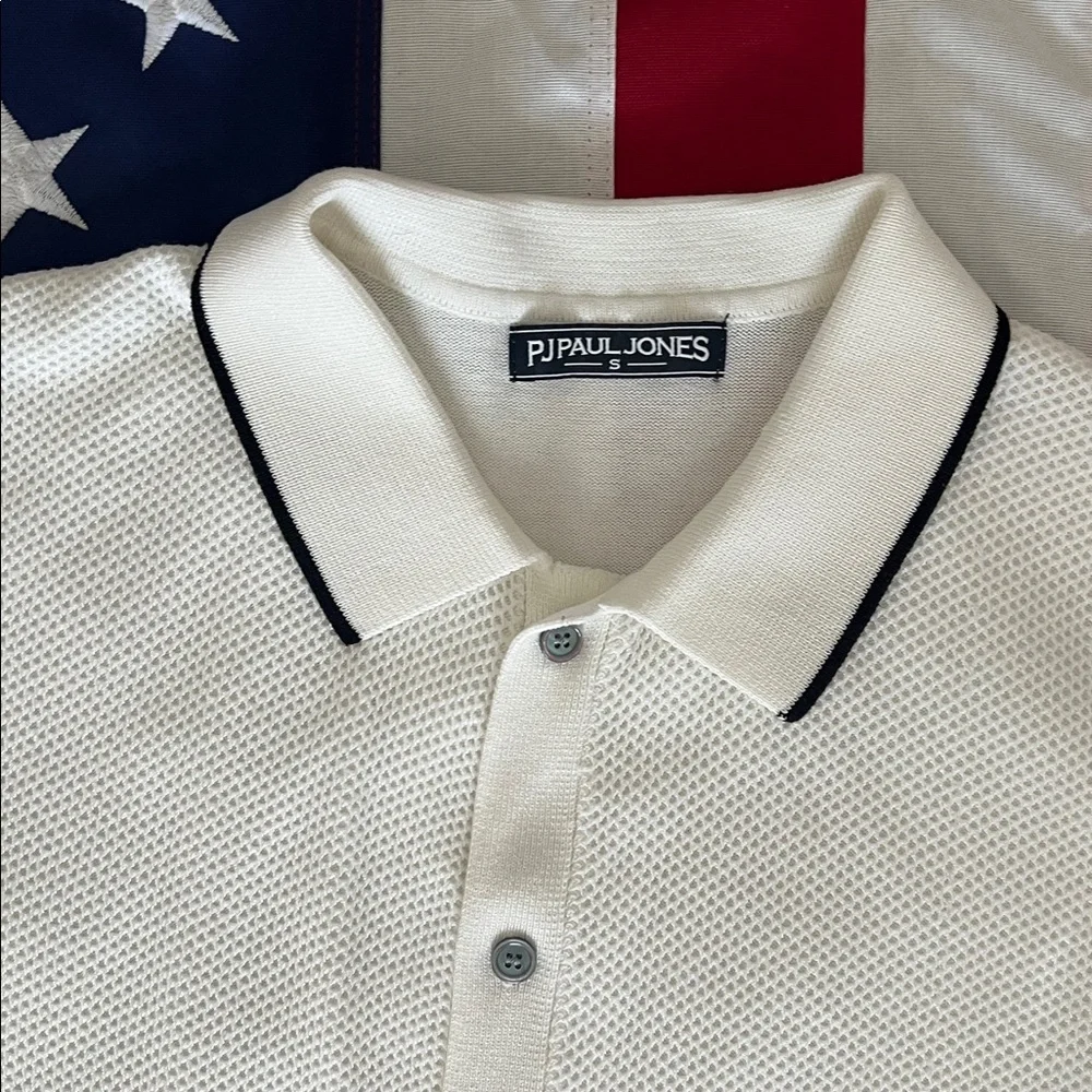 White Short Sleeve Button-Up Shirt - Picture 3 of 7
